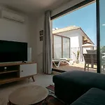 O&L Lumbreras: Bright Duplex With Private Terrace